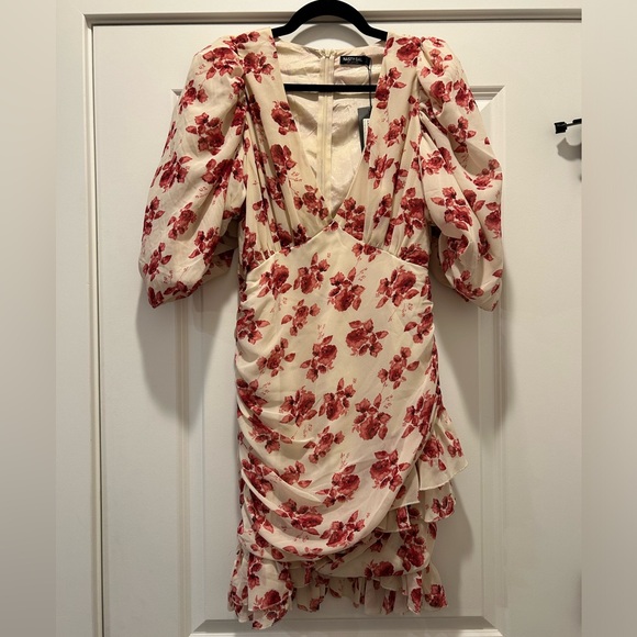 Nasty Gal Dresses & Skirts - NWT Nasty Gal Floral Puff Sleeve Ruched Mini Dress Rose Floral Sz US 8